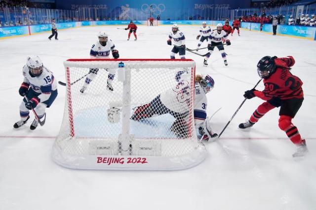 25f48985-4418-4b74-a367-2c0197fd0e0e-USP_Olympics__Ice_Hockey-Women_Finals_-_Gold_Medal.jpg